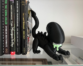 3D Printed Chibi Xenomorph Chestburster Alien: Spooky Bookshelf