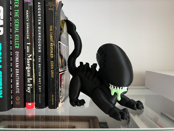 3D Printed Chibi Xenomorph Chestburster Alien: Spooky Bookshelf
