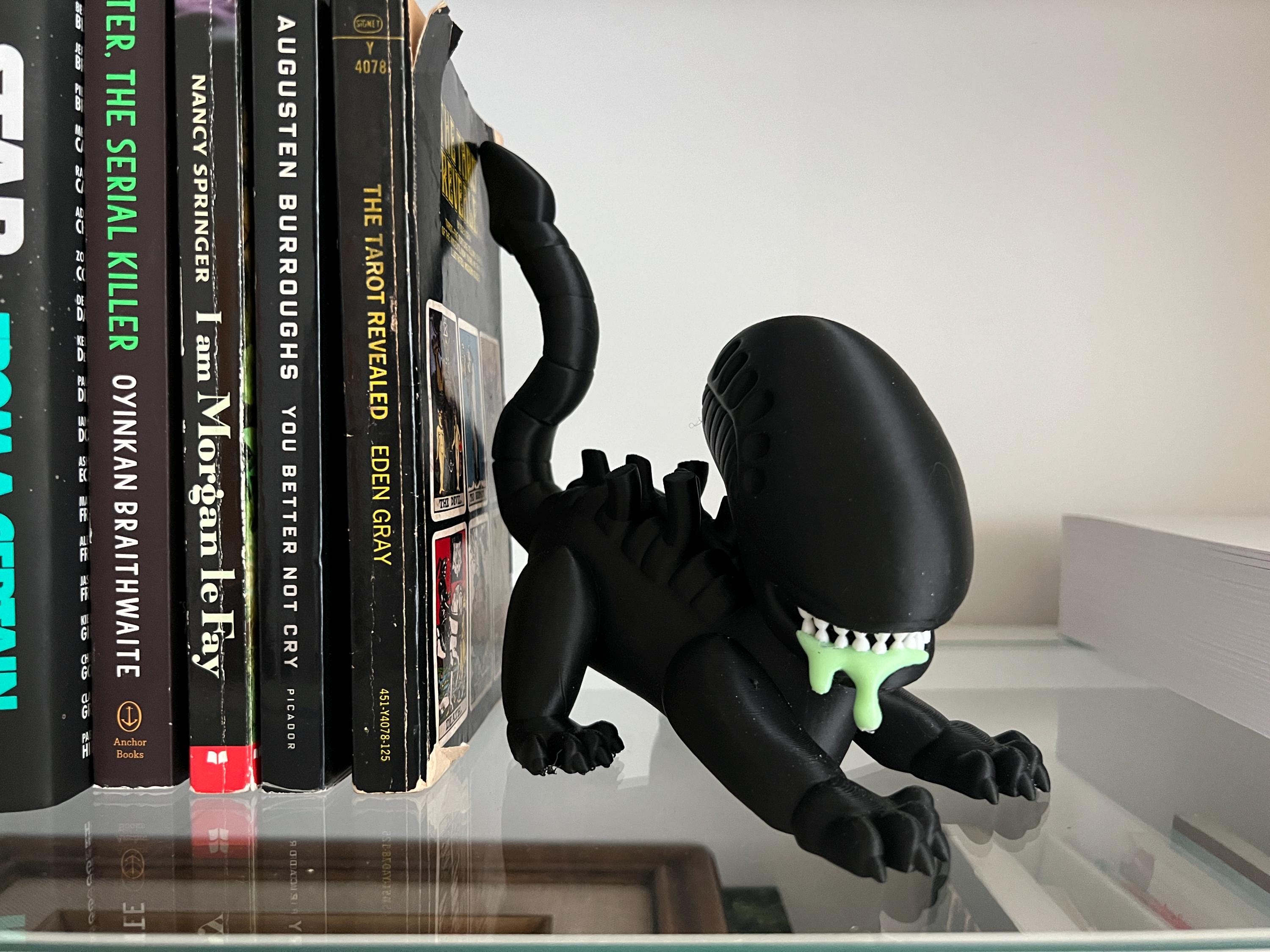 3D Printed Chibi Xenomorph Chestburster Alien: Spooky Bookshelf