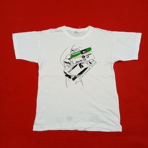 Camiseta de pieza promocional UTSURUN DESU Fujicolor