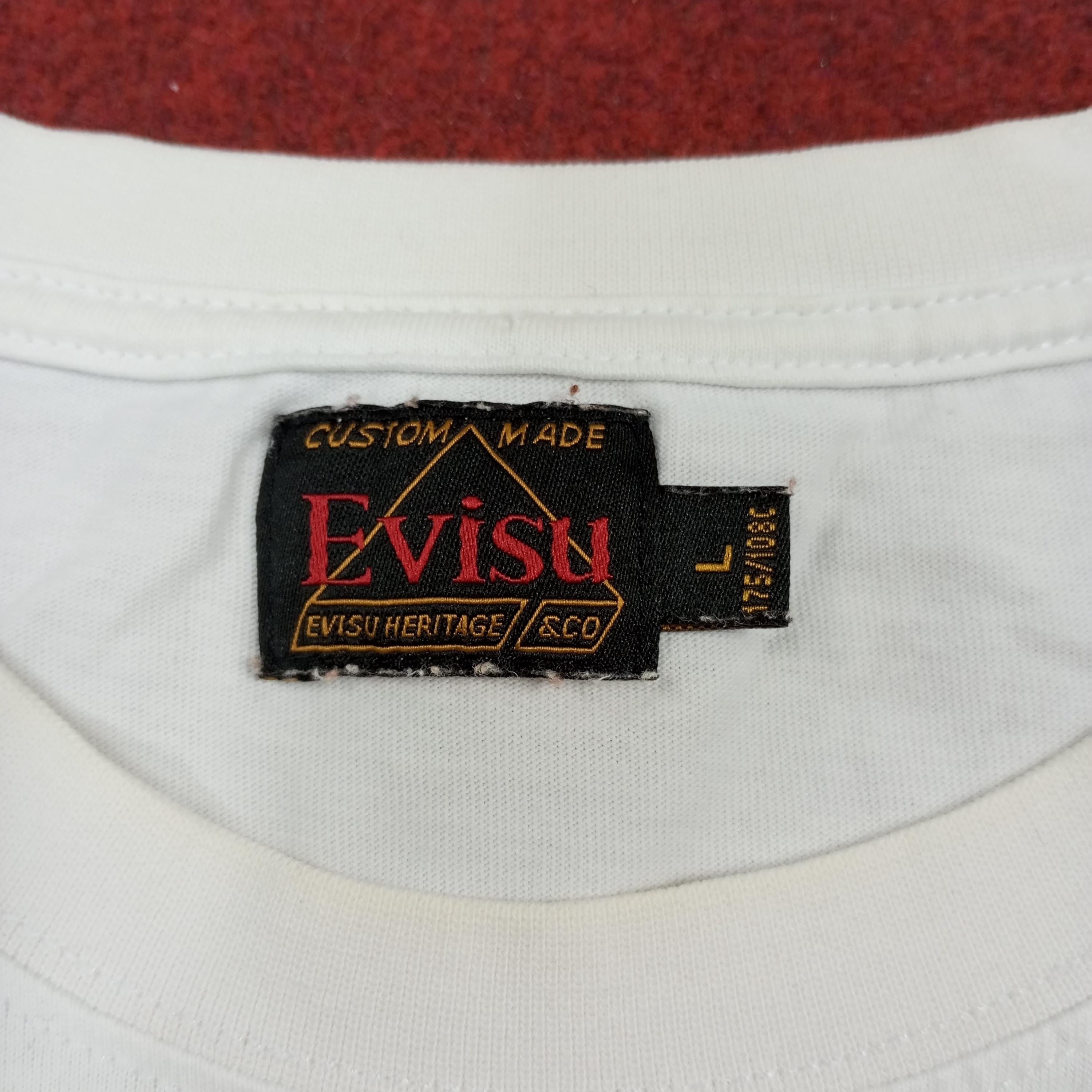 Camiseta de moda con diseño bordado de la marca japonesa Evisu