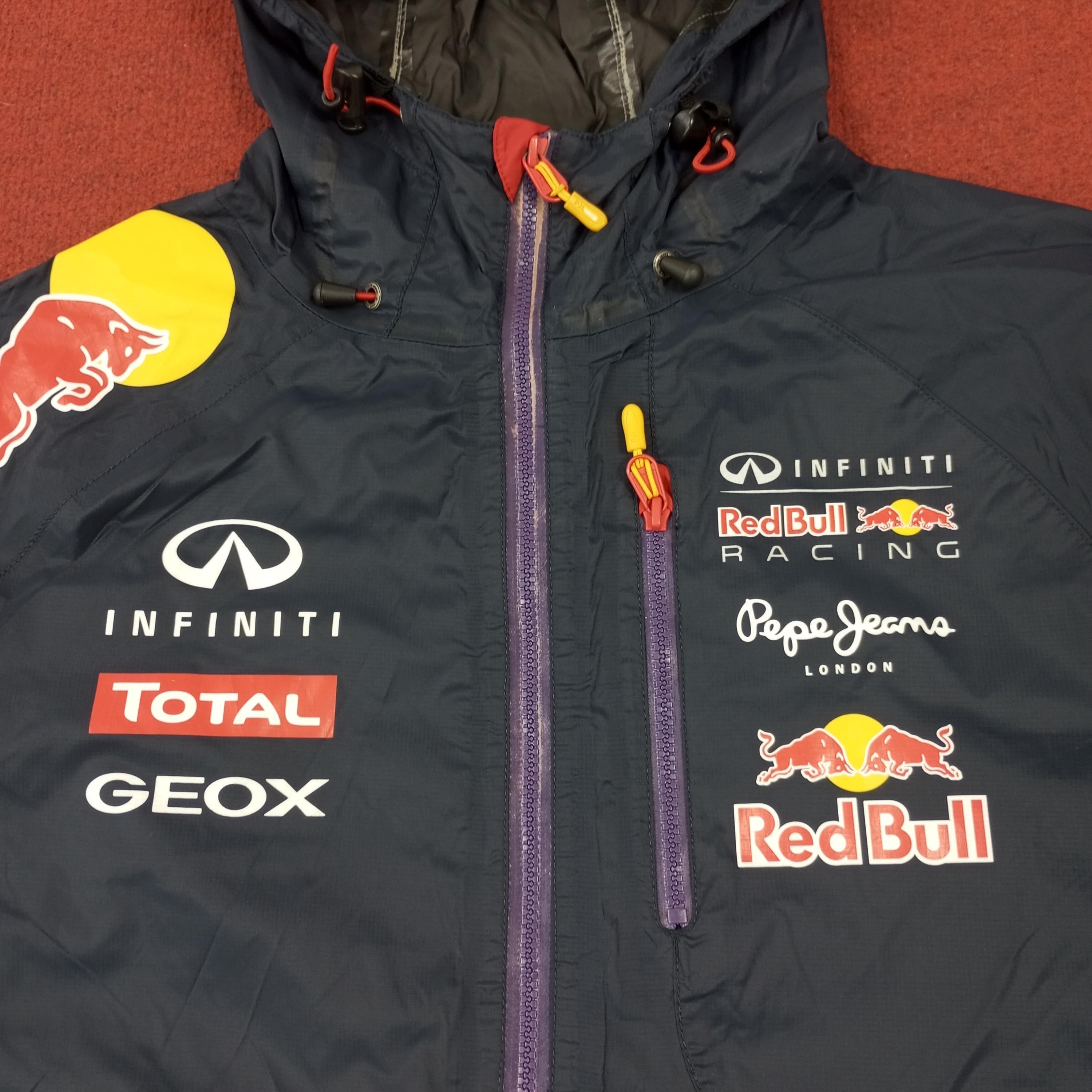 ヴィンテージ レッドブル レーシング ロゴ デザイン ペペ