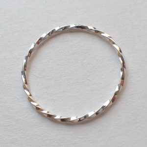 Straight Edge Twisted Ring image 3