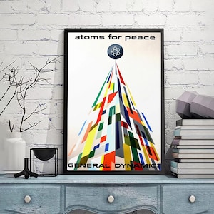 以下が含まれることがあります： 「atoms for peace」というテキストと、スタイリッシュな原子記号が描かれた白黒のポスター。ポスターには、ピラミッド型のカラフルな幾何学模様と、下部に「GENERAL DYNAMICS」というテキストが描かれている。