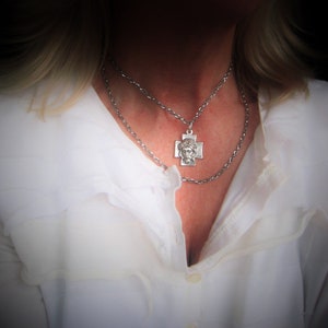 Silver Cross Necklace Face of Christ Pendant Necklace Silver JE0028