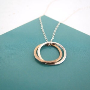 Silver and Gold Interlock Circles Mix Two Tone Hammered Pendant Necklace Simplicity Design for Everyday Fashion Work Gifts Birthday