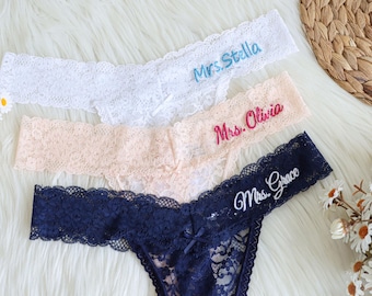 Tanga nupcial de encaje blanco personalizada, regalo para la novia, braguita de encaje para novia, tanga de encaje personalizada para la novia. Regalo para la novia.