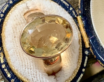 Anillo antiguo de citrino engastado en oro de 18 quilates, ensayo de Londres de 1922.
