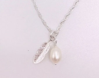 Silver feather pearl necklace