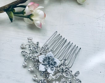 Bridal hair comb, wedding hair comb, wedding accessories, bridal accessories, crystals, hair jewellery, handmade, hairpiece