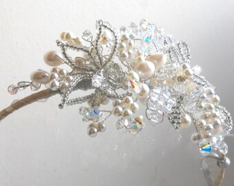Tiara nupcial de plata hecha a mano: tocado con cristales de Swarovski y perlas