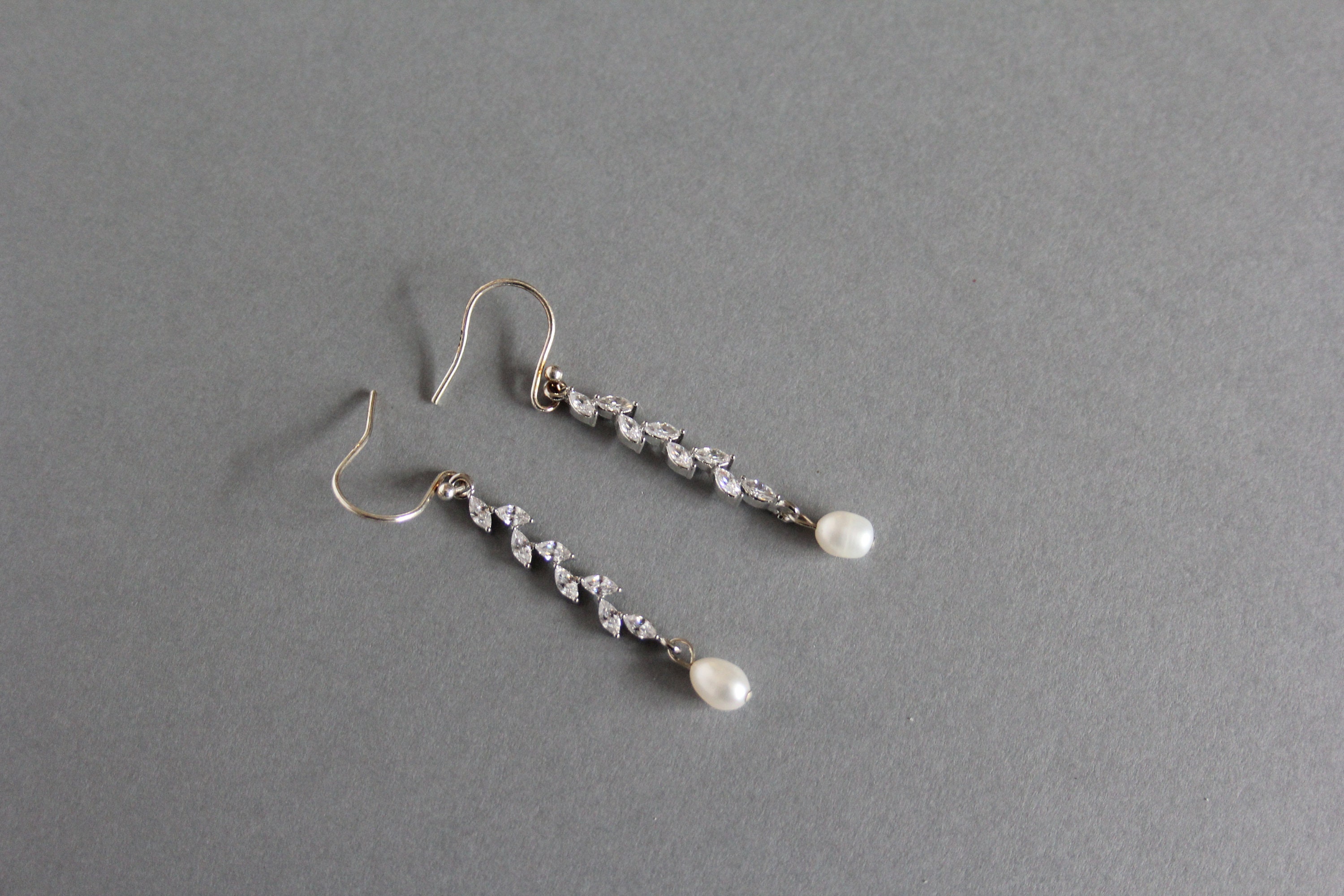 Orecchini Pendenti Con Perla AENEAS | Argento Sterling 925 | Gioiello Da Sposa Minimal | Regalo Elegante Per Donna - 2