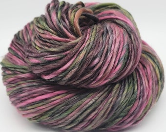Handgesponnen garen – handgeverfde superwash merino/tencelvezel – kamgaren, enkelvoudig garen: 130 yards "wijnbesblad" (HS41)