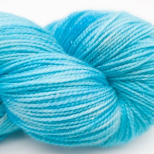 Hand Dyed Yarn – Superwash Merino Sparkle Wool Nylon Sock Yarn – Semi Solid Aqua – 438 Yards – Fingering Weight Yarn (HD30)
