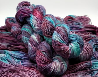 Filato per calze in lana merino superwash tinta a mano con nylon per calze extra morbide e resistenti (HD74)