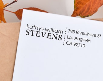 Puede incluir: Un sobre blanco con una etiqueta de dirección de devolución negra que dice "kathy+william STEVENS 795 Rivershore St Los Angeles CA 92710".