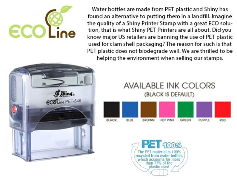 Peut inclure: Tampon Shiny ECO Line PET-846 en plastique transparent avec option d'encre noire. L'image montre les couleurs d'encre disponibles : noir, bleu, marron, rose vif, vert, violet et rouge. Le tampon est fabriqu&eacute; &agrave; partir de plastique PET recycl&eacute;.