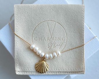 Beautiful Freshwater Pearl Shell Charm Necklace. Gold Pendant Necklace With Freshwater Pearls and Trending Gold Shell Charm. Dainty Chain.