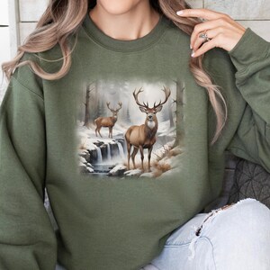 Retro Deer Wilderness Scene Sweatshirt, Unisex Deer Hoodie bild 1