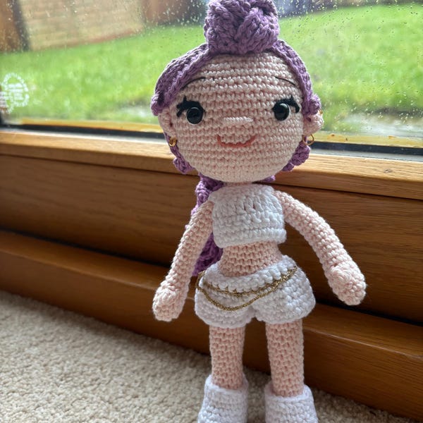 Muñeca hecha a mano - Rumi con detalle de pendientes