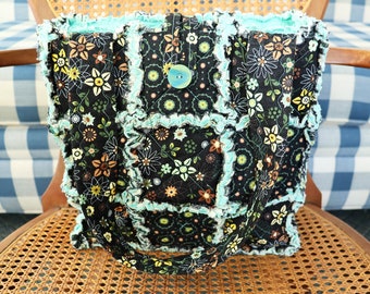 Black and Green Floral Rag Quilt Tote. Gift for Mom. Craft Tote. Gift for Her. Tote Bag with Pockets.