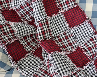 Red and Black Buffalo Plaid Quilt. Homespun Lap Quilt. Rag Quilt. Farmhouse Decor. Plaid Quilt. Cabin Decor. Farmhouse Quilt.