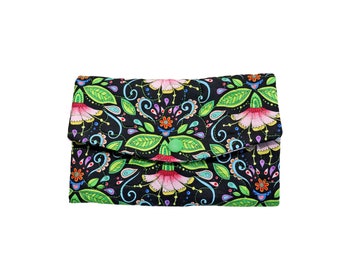 Green and Black  Floral Fabric Wallet. Quilted Wallet. Womens Wallet with Zipper. Gift for Her. Zipper Wallet. Trifold Wallet for Women.