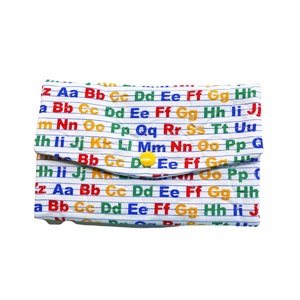 Cartera de tela para profesora. Cartera acolchada con letras escolares. Cartera de mujer con cremallera. Regalo para profesora. Cartera con cremallera. Cartera triple para mujer.