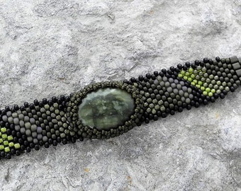 Jade Cabochon Bracelet - Form Peyote Stitch Bead Weaving - BOHO