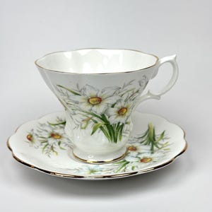 Vintage 1960s Royal Albert “Friendship” Series Tea Cup and Saucer Narcissus Pattern, Bone China Made in England, Tea Party, Gift for her