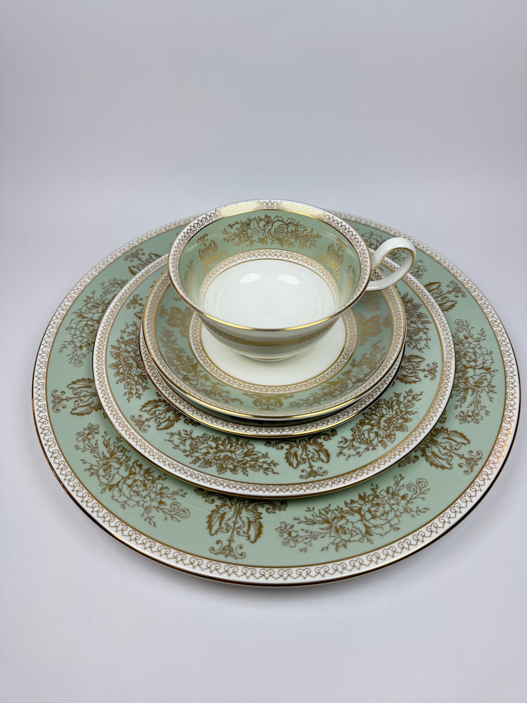 Wedgwood Columbia Gold Sage Green 5pc Place Setting Made in