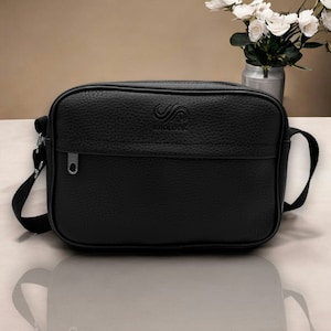 Sacoche en Simili Cuir Noir pour Homme - Sac à Bandoulière Élégant pour Usage Quotidien - Idéal comme Cadeau Pratique et Stylé
