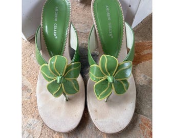 Sandały damskie Andrew Geller Spring Green Leather Floral Thong Kitten Heel 8,5 M