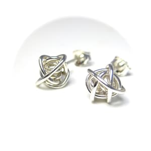 Pendientes de plata con nudo de alambre - Joyería de plata hecha a mano - Pendientes de poste, más vendidos, pendientes de nudo