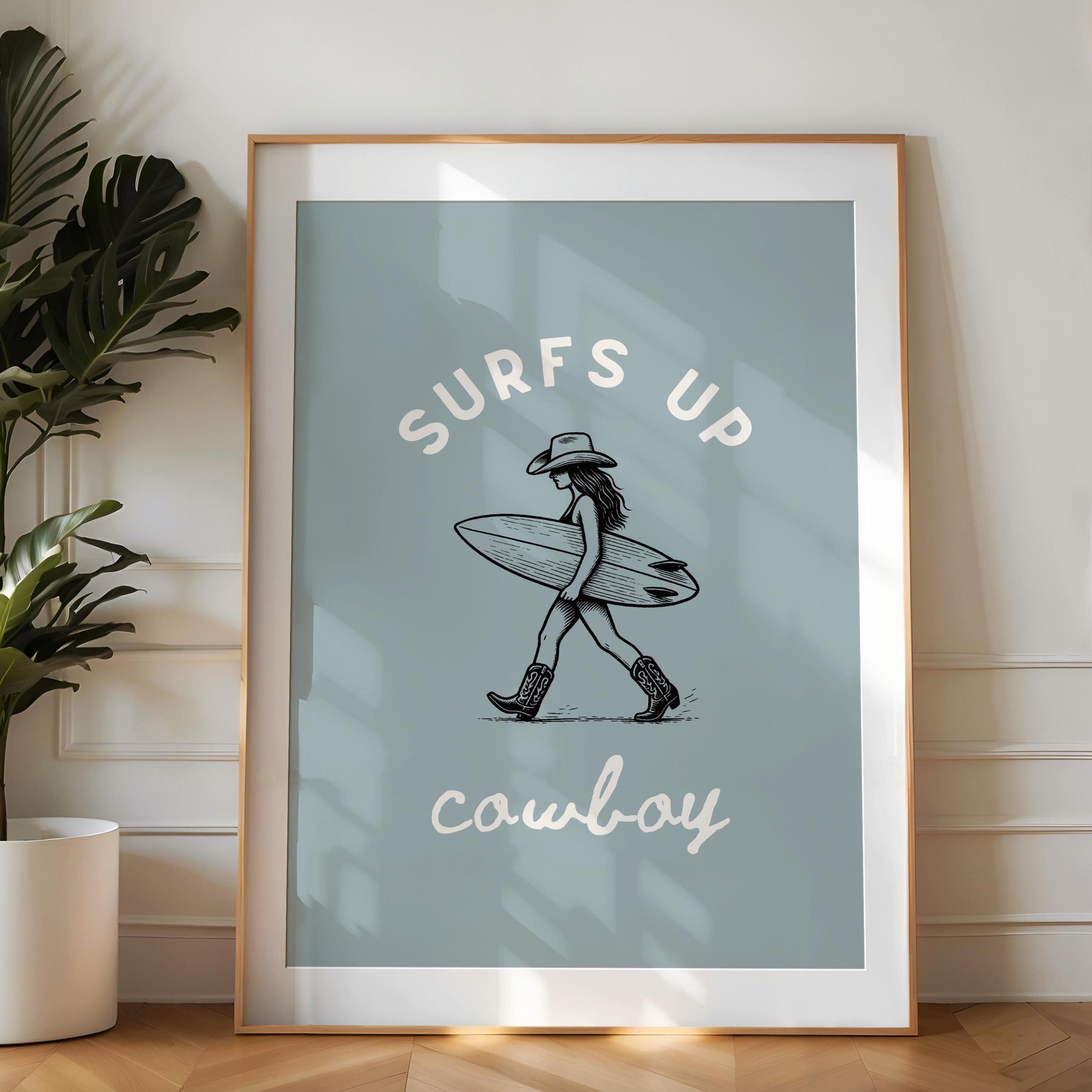 Muurkunst cowgirl kust | Surfplank strand Western digitale print | Esthetische kunst van plattelandsmeisjes voor slaapkamer, slaapzaal of vrijgezellenfeest