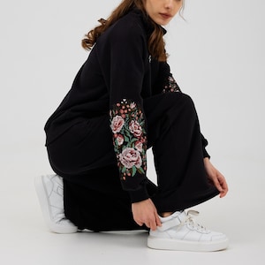 Casual black two-piece set, Turtleneck and sweatpants, Two-piece tracksuit set, Cozy stylish wide-leg pants, Flower Embroidery