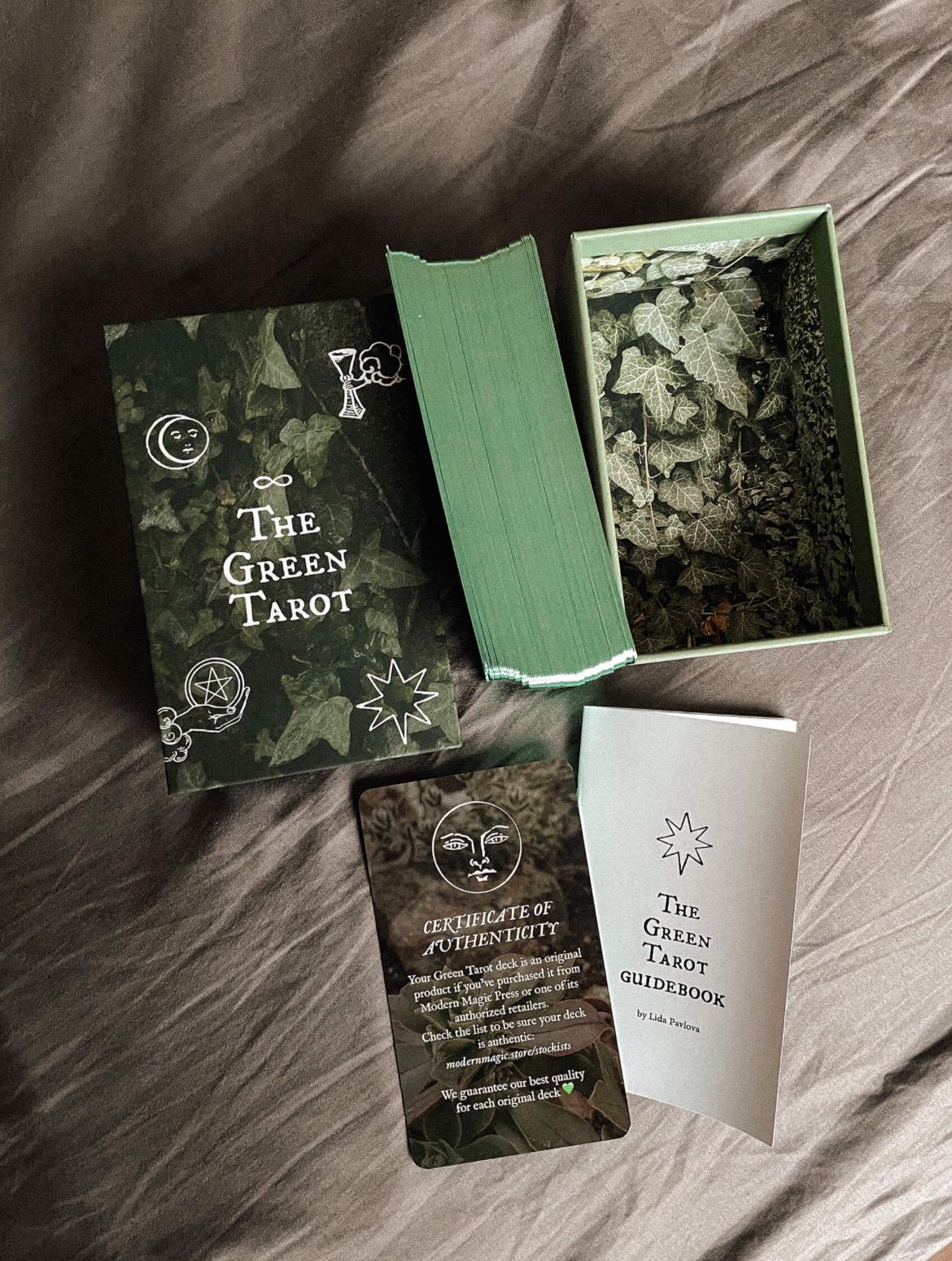 Green Forest Tarot Deck: Indie Divination With Metallic Edges
