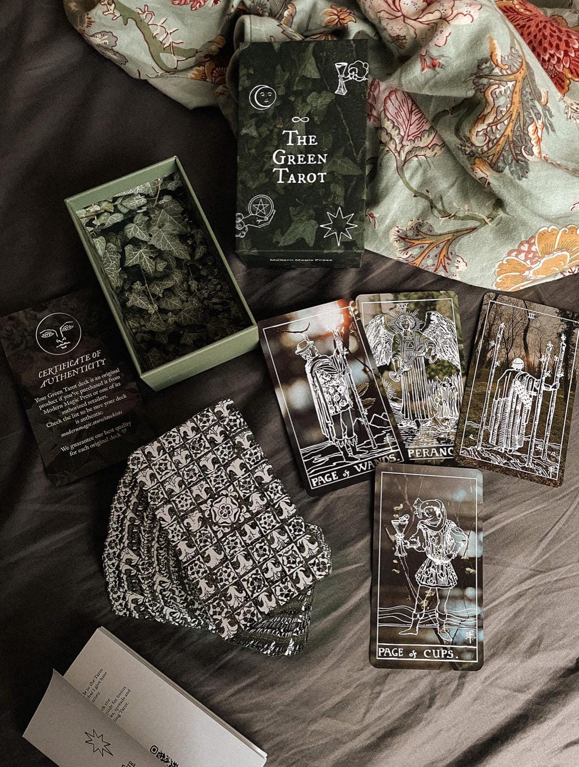 Green Forest Tarot Deck: Indie Divination With Metallic Edges