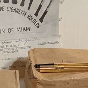 Made in Germmay Real Cigarette Holder 1950s Spring ejector 4 1/2 short stubby