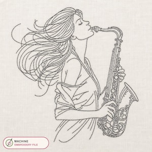 Op de afbeelding: Een zwart lijnkunst machinaal borduurontwerp op witte stof met een persoon met lang golvend haar die saxofoon speelt. Het ontwerp bevat gedetailleerde contouren van het instrument en de persoon, met de tekst MACHINE EMBROIDERY FILE.