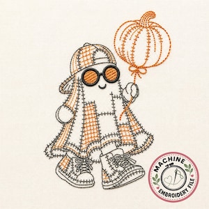 Puede incluir: Un diseño de bordado a máquina que muestra un fantasma con gorra de béisbol y gafas de sol redondas de color naranja, sosteniendo un globo de calabaza. El fantasma lleva zapatillas deportivas y está delineado con hilo negro y naranja sobre tela blanca.