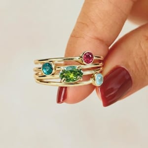 Anello impilabile madre-figlia con pietra portafortuna, anello impilabile personalizzato con pietra portafortuna, anello personalizzato con pietra portafortuna per la mamma, regalo per la festa della mamma.