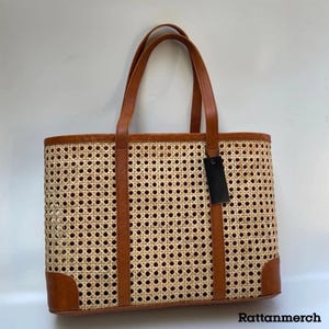 Stylish Rattan Shoulder Bag Handcrafted Tote for Women Elegant Leather Handle,Rattan Sling Bag,Rattan Sling Bag Bali,Rattan Crossbody Bags