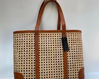 Stylish Rattan Shoulder Bag Handcrafted Tote for Women Elegant Leather Handle,Rattan Sling Bag,Rattan Sling Bag Bali,Rattan Crossbody Bags