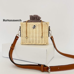 Lucia Rattan Sling Bag Trendy Women&#39;s Rotan Crossbody Bag,Rattan Sling Bag,Rattan Sling Bag Bali,Rattan Crossbody Bags,Rattan Leather Bag