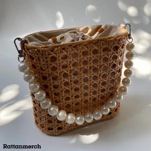 Truntum Mutiara Bag Stylish Pearl Embellished Rattan Handbag for Women,Rattan Sling Bag,Rattan Sling Bag Bali,Rattan Crossbody Bags
