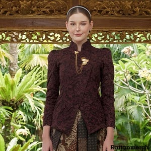 Classic Mahogany Janggan Kebaya Set Traditional Indonesian Sekar Jagad Batik Long Sleeve Top