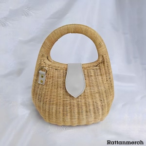 Munggu Rattan Bag Elegant Design for Beach and Everyday Use,Rattan Sling Bag,Rattan Sling Bag Bali,Rattan Crossbody Bags,Rattan Leather Bag