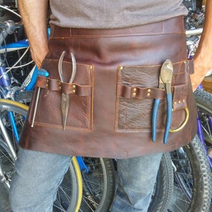 Leather waist apron for garden or workshop. image 2