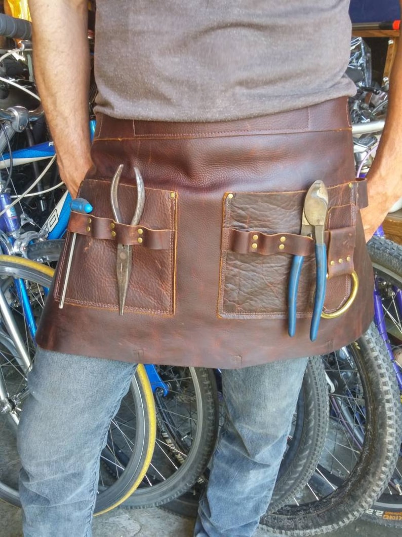 Leather waist apron for garden or workshop. image 2
